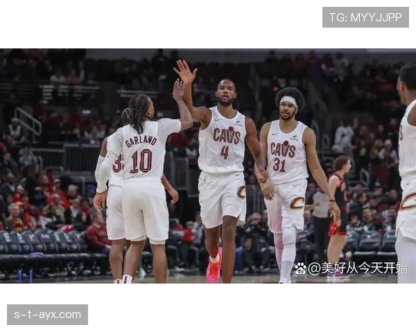 米切尔与加兰强势联手,带领球队逆转取胜引发热议 米切尔与加兰强势联手,带领球队逆转取胜引发热议