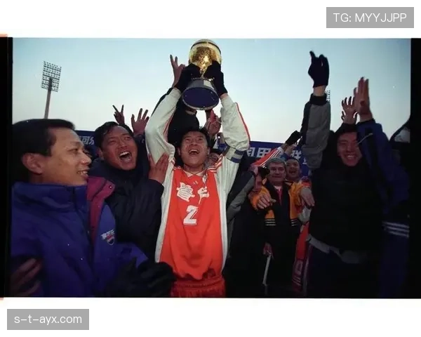 山东泰山队再夺足协杯冠军，彰显强劲竞技实力