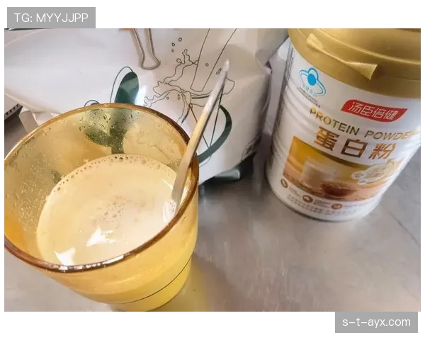 庞伟训练完顺手把蛋白粉当奶粉冲给孩子喝，这爹当的也太糙了吧